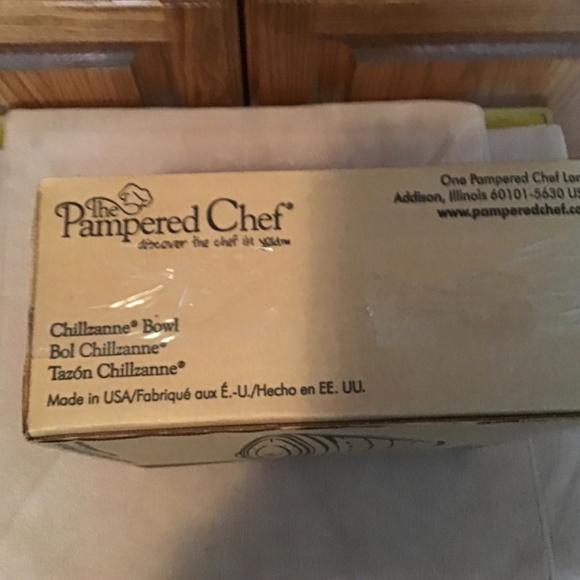 NWT Pampered Chef Chillzanne Bowl with lid - 3 quart - Picture 3 of 6